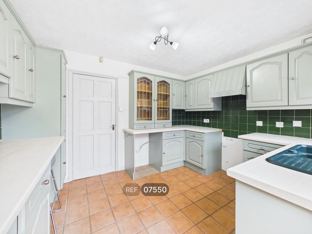 Property photo 3 of 20 Kitchen