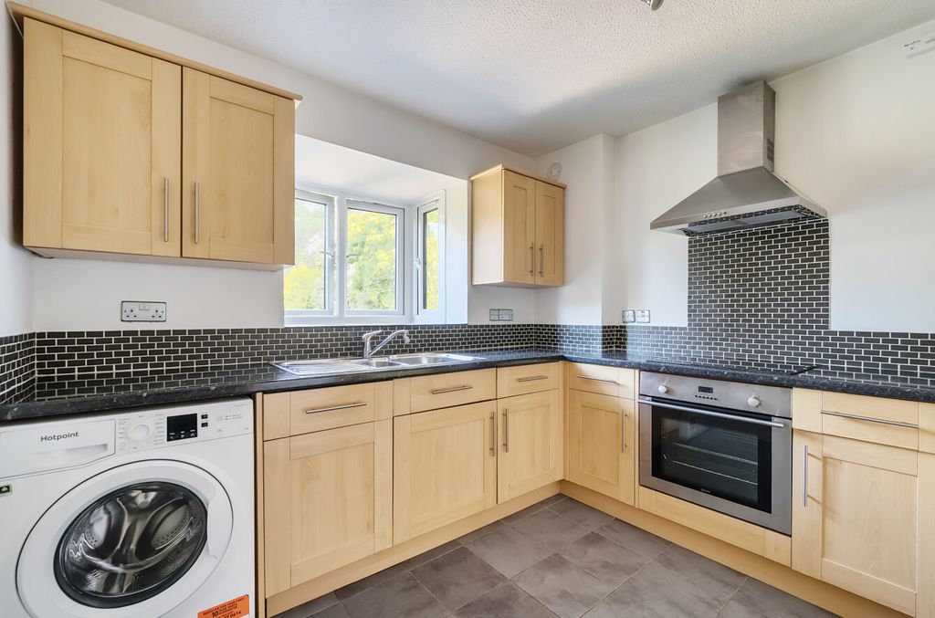 Property photo 2 of 18 1309319-9-68761Fa...