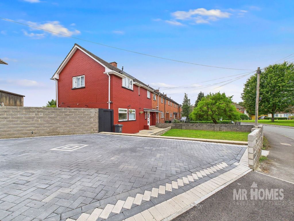 Property photo 2 of 46