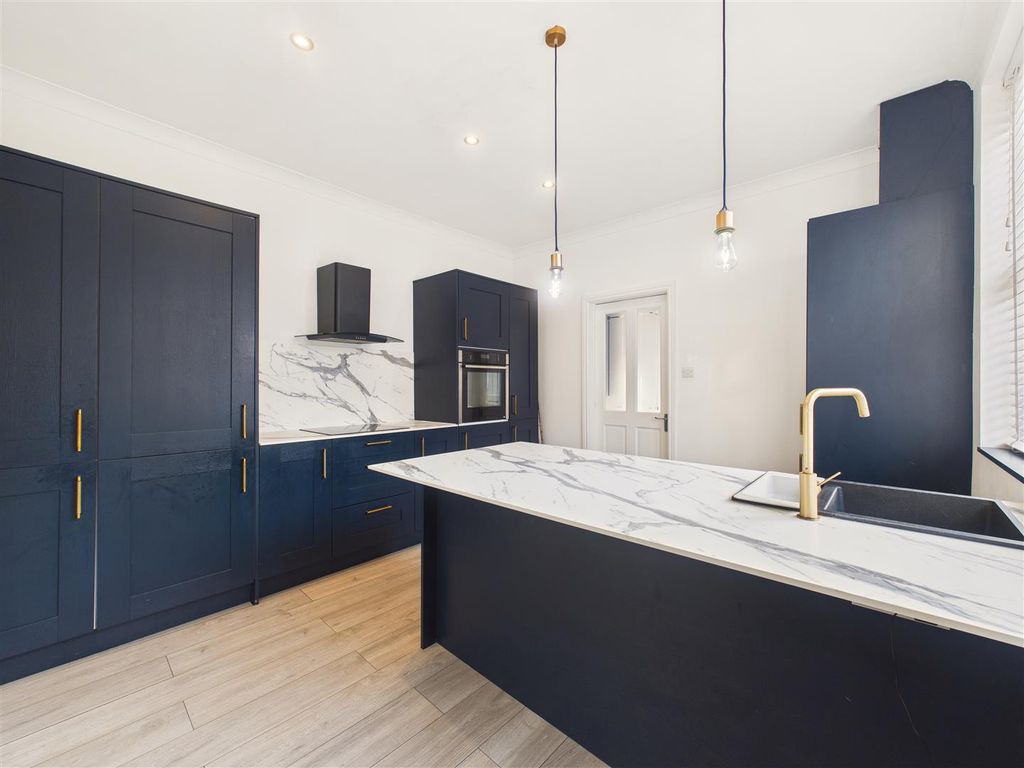 Property photo 2 of 13 Cam05451G0-Pr0090-Still006.Jpg