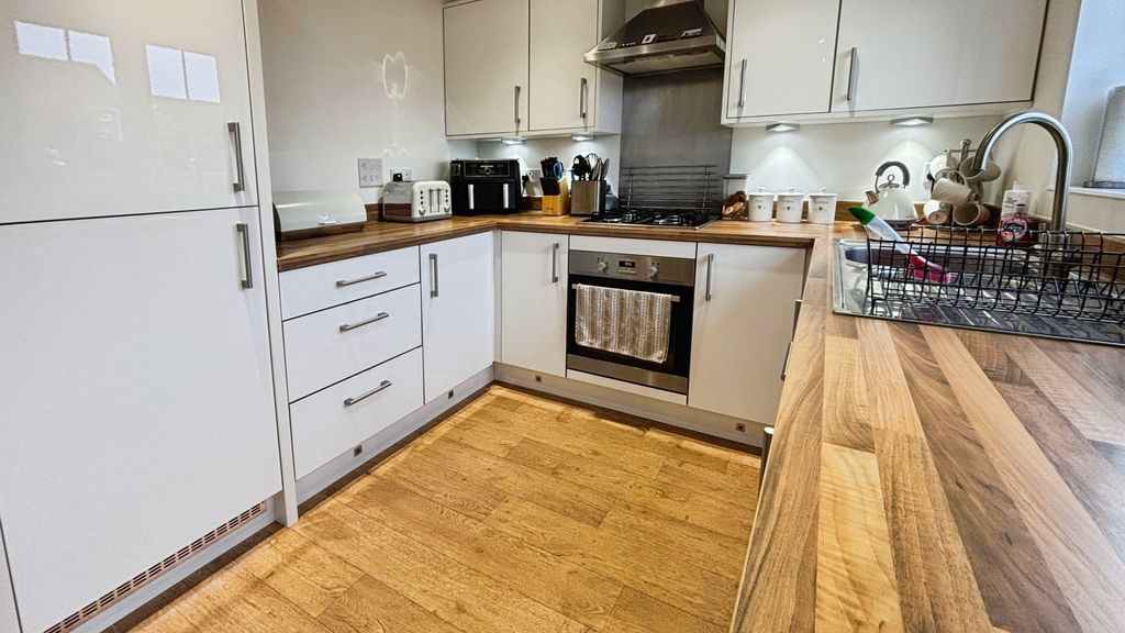 Property photo 2 of 16 Kitchen