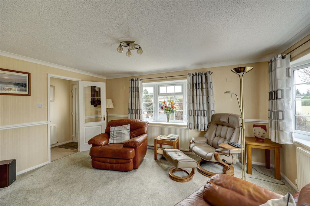 Property photo 3 of 21 Lounge Diner