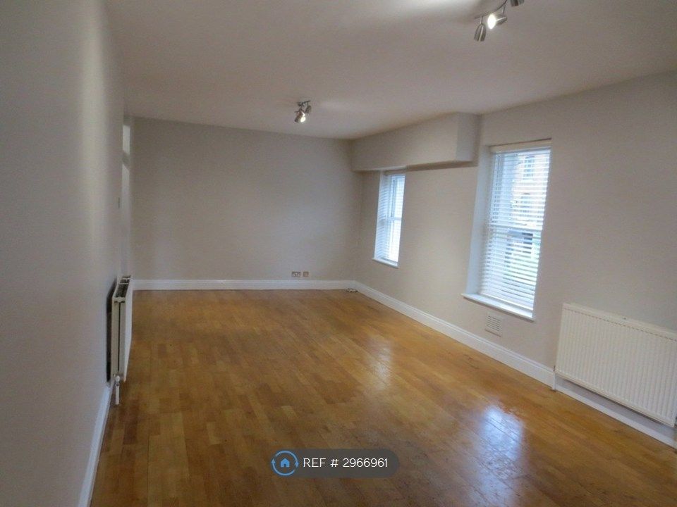 Property photo 2 of 10 Lounge (A)