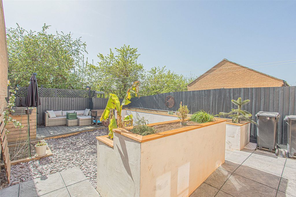 Property photo 3 of 18 Picture No. 02