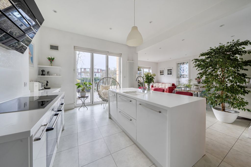 Property photo 3 of 27 1410484-15-69932E...