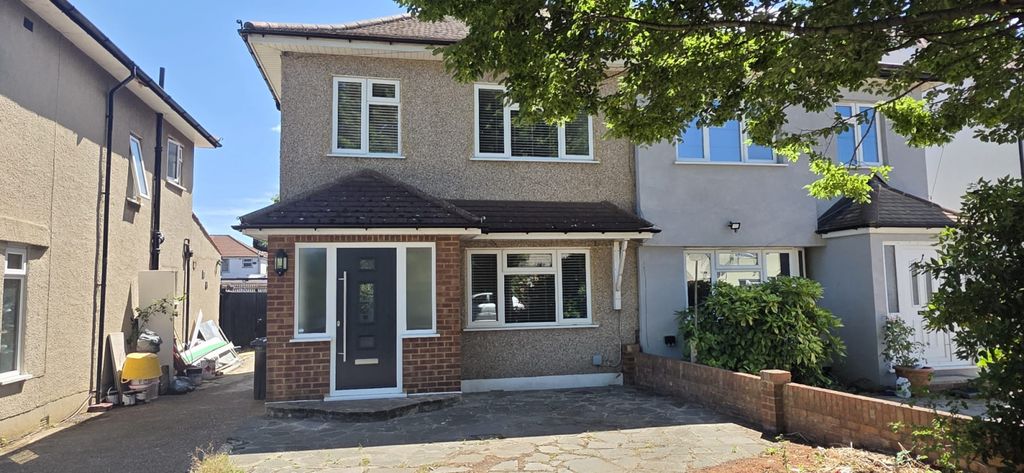 Property photo 1 of 22 3 Bed Semi-Detached House To Rent Raynton Drive, Hayes Ub4