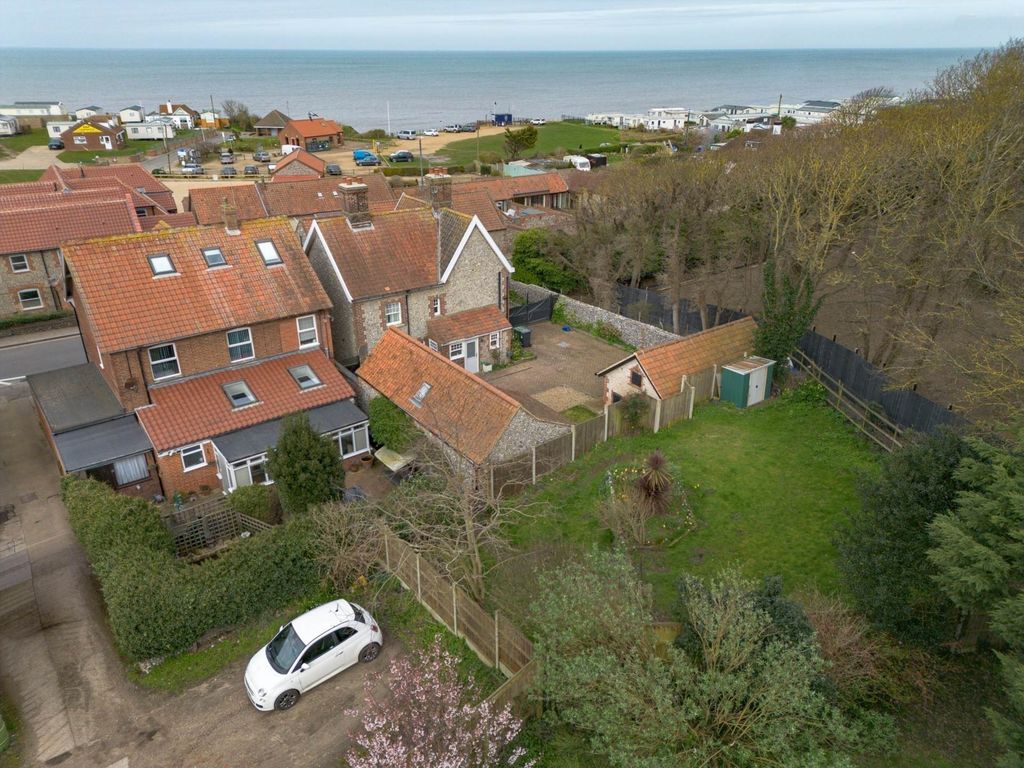 Property photo 3 of 35