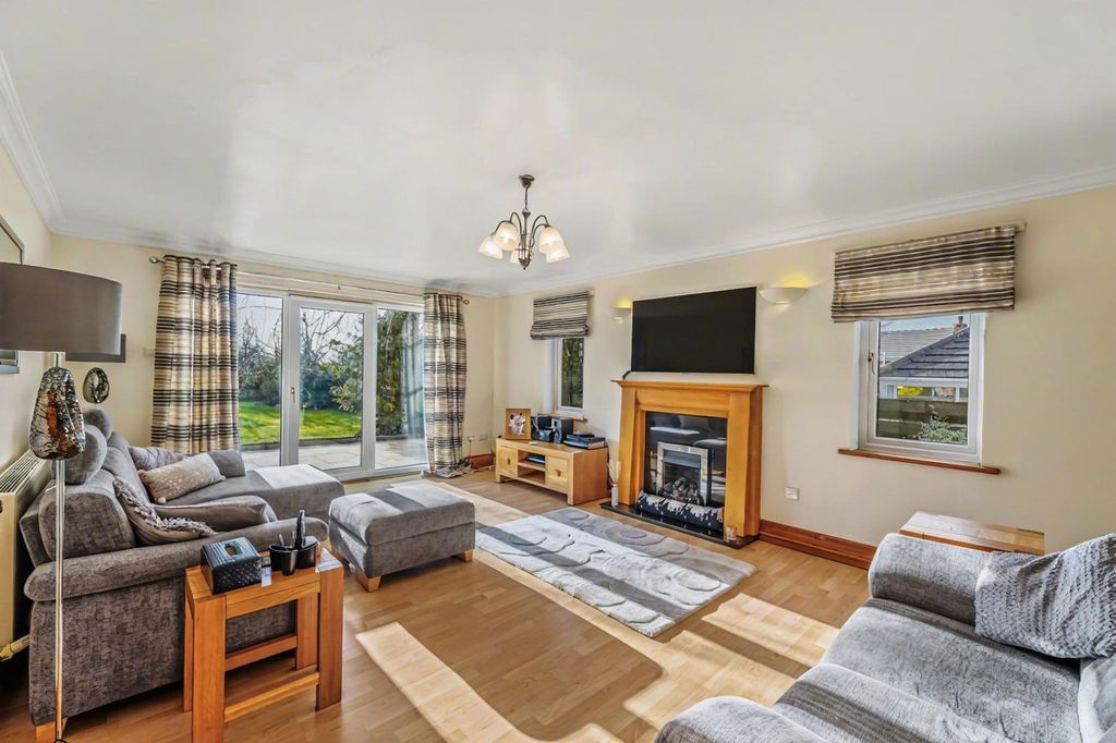 Property photo 3 of 34