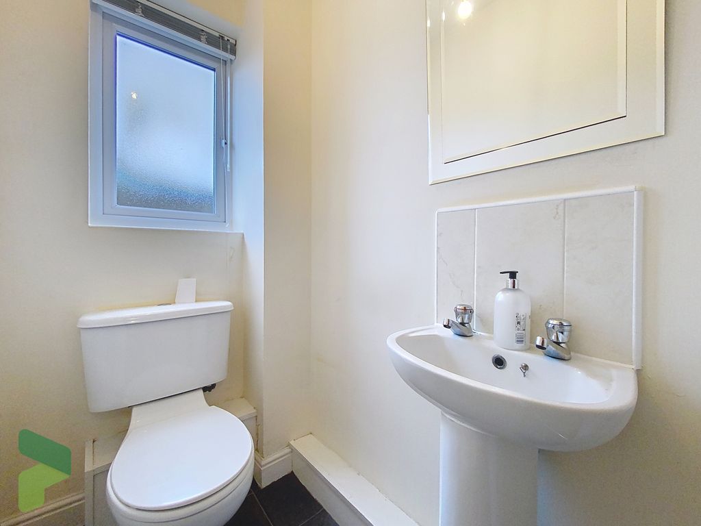 Property photo 3 of 32 Cloakroom