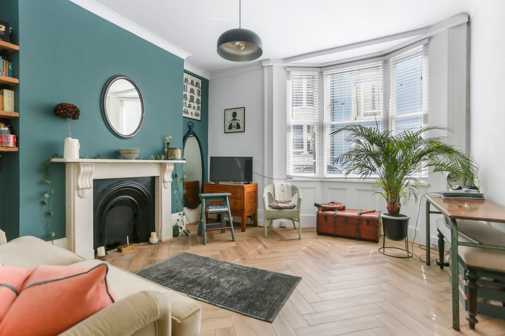 Property photo 2 of 12 296A8112