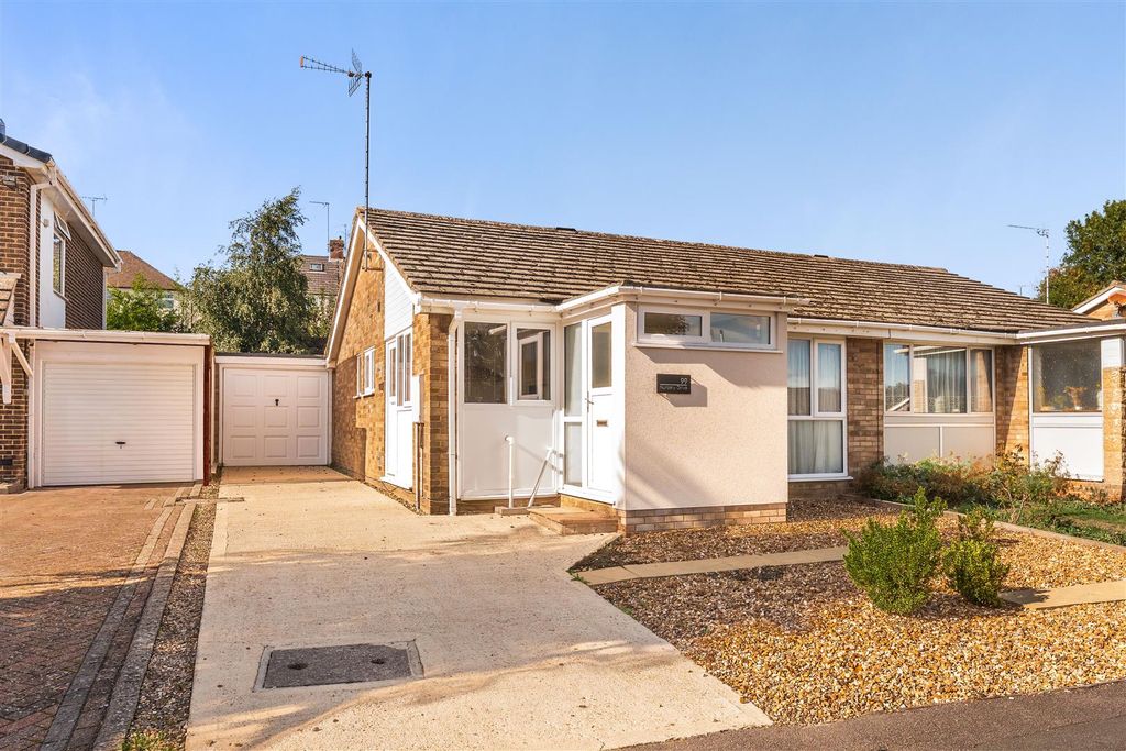 Property photo 1 of 15 99 Nursery Drive, Banbury-1.Jpg
