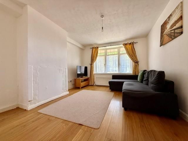 Property photo 3 of 12 Shrewton Walk 5.Jpg