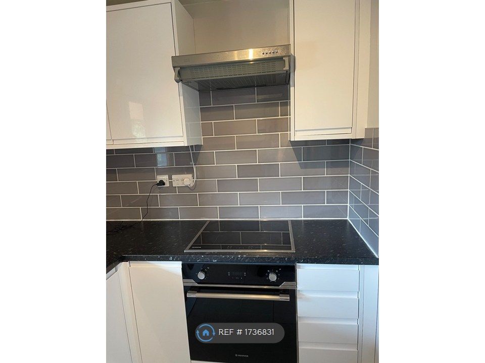 Property photo 3 of 13 Kitchen 2