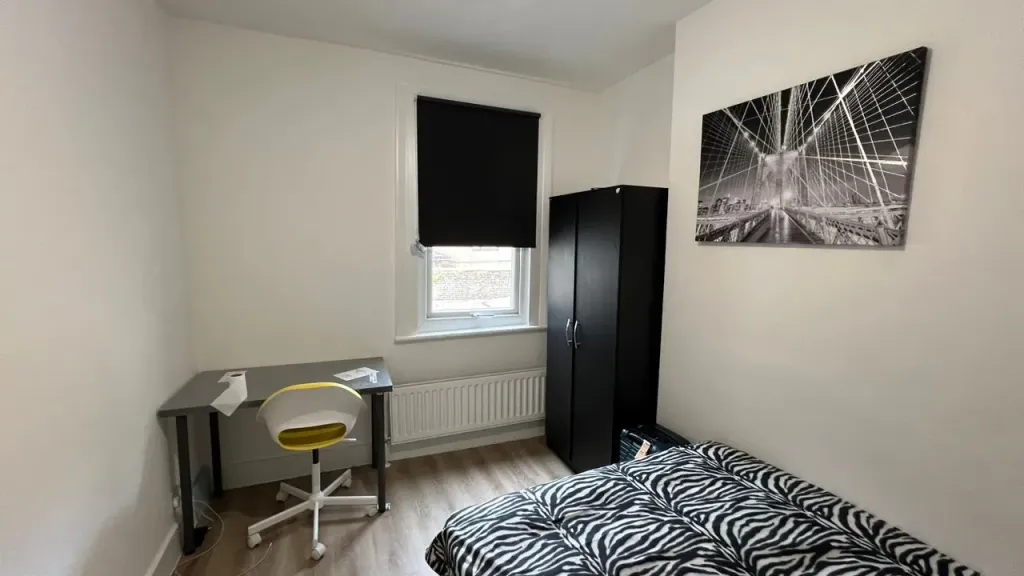 Property photo 2 of 6