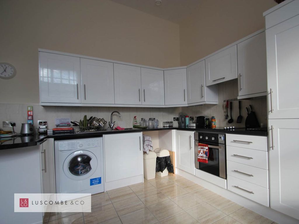 Property photo 2 of 14 Kitchen