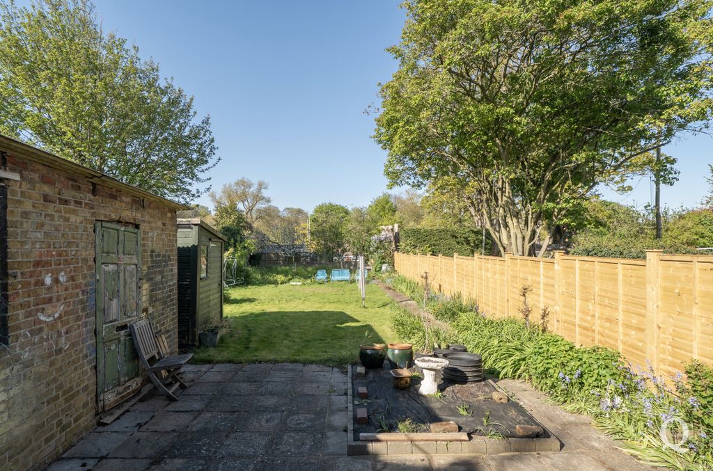 Property photo 3 of 23 F8756252-E118-4De...