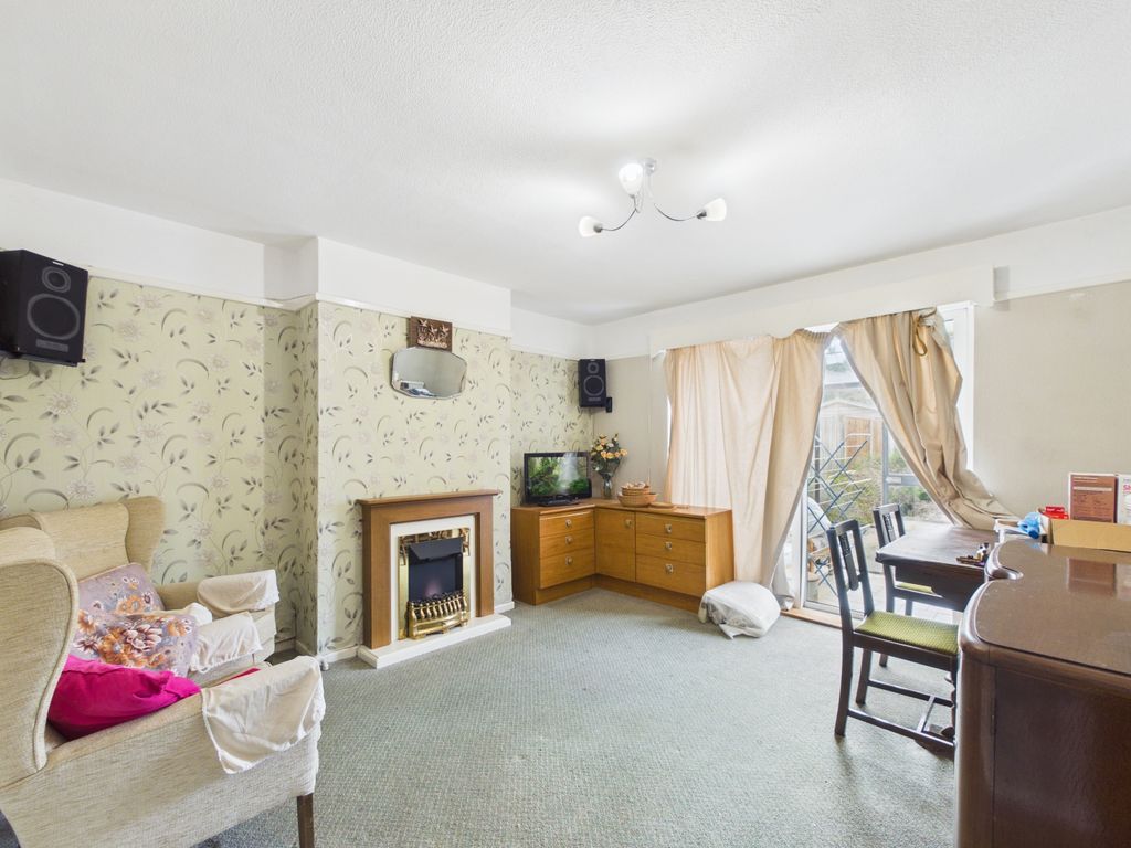 Property photo 3 of 13 Cam01316G0-Pr0269-Still003