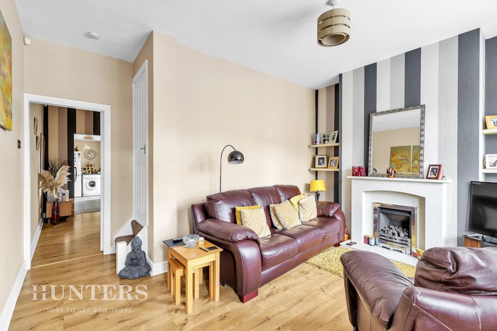 Property photo 3 of 19 22 Merton Avenue (3).Jpg