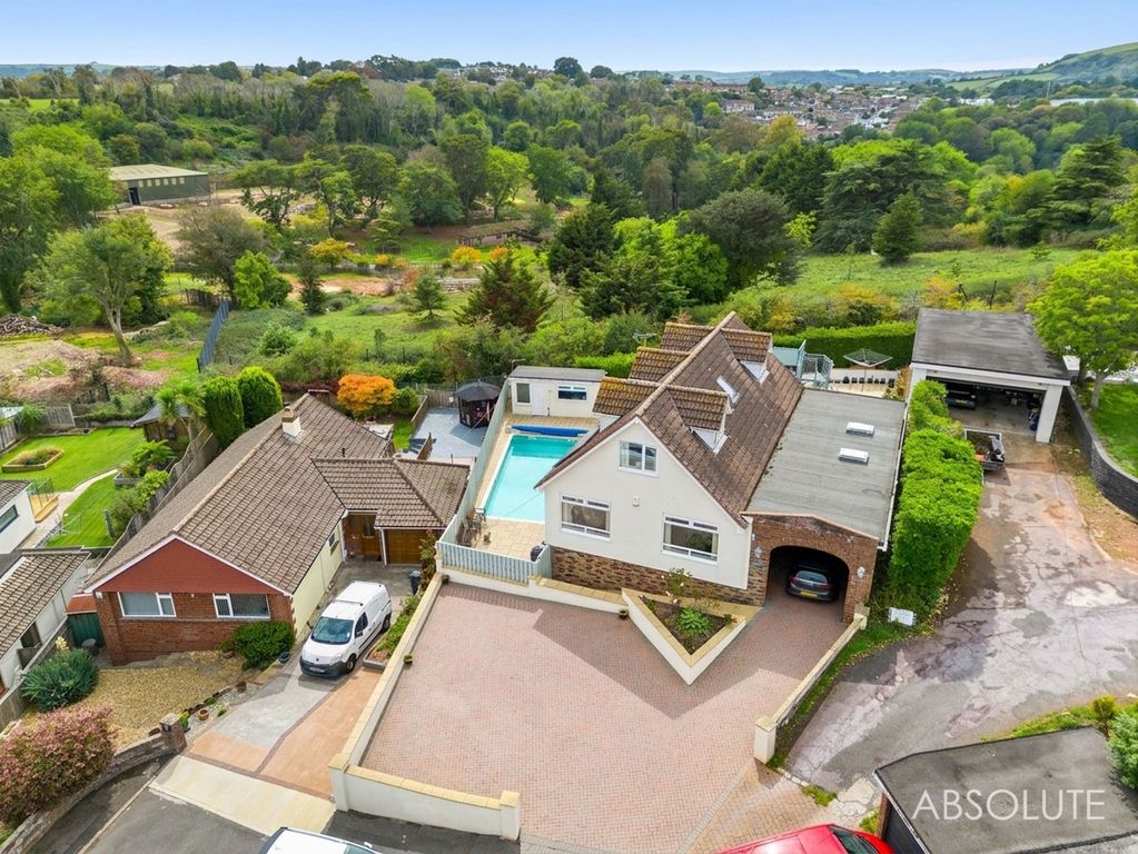 Property photo 1 of 33 Backing Onto Zoological Gardens