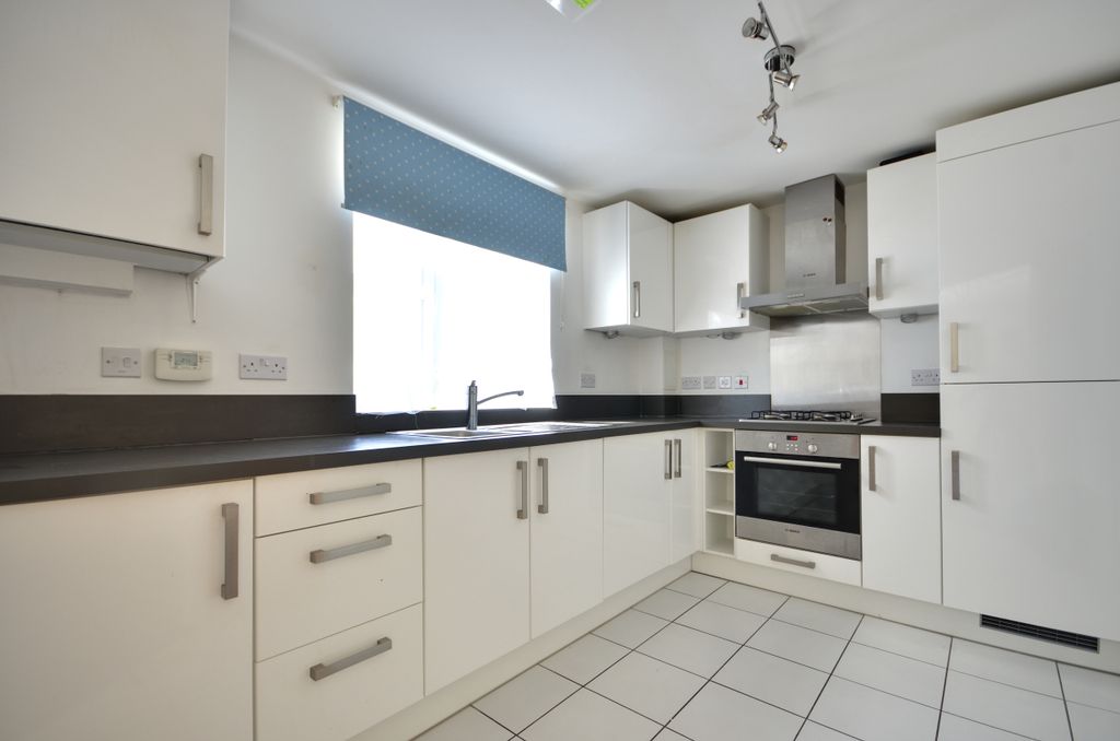 Property photo 1 of 8 Kitchen New