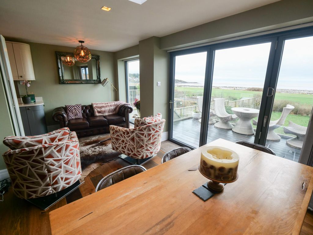 Property photo 3 of 24 Dining / Seating Area