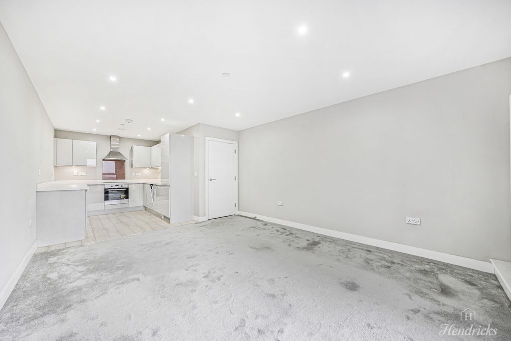 Property photo 3 of 28