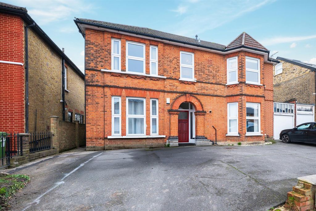 Property photo 1 of 9