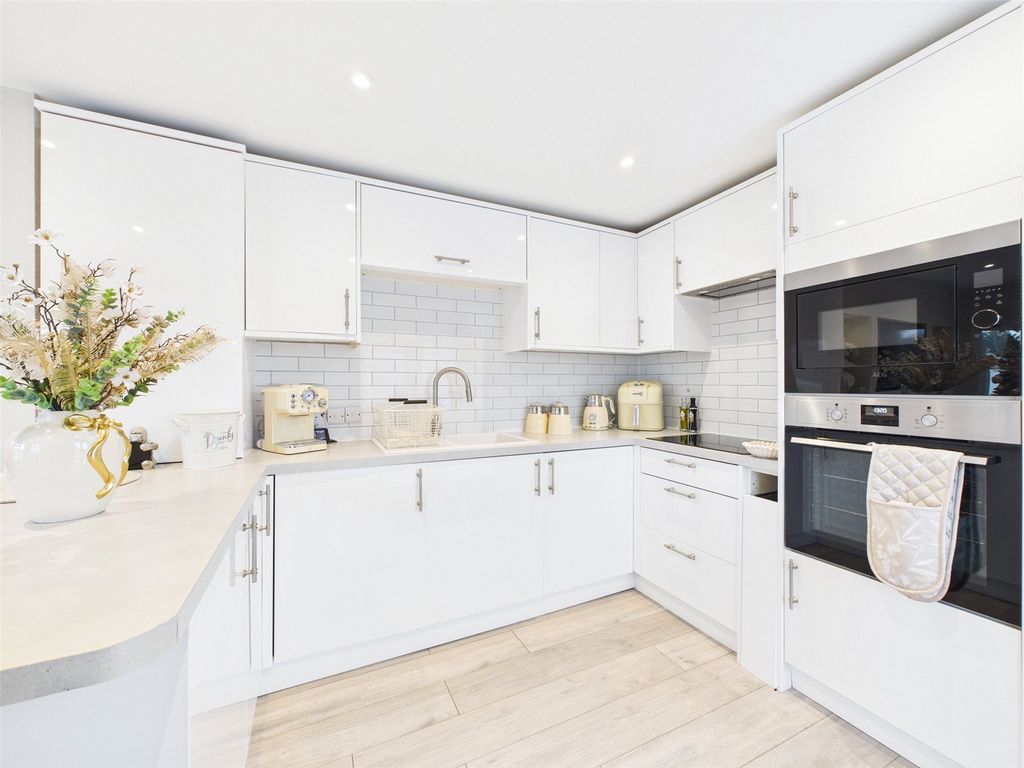 Property photo 3 of 17 Picture No. 14