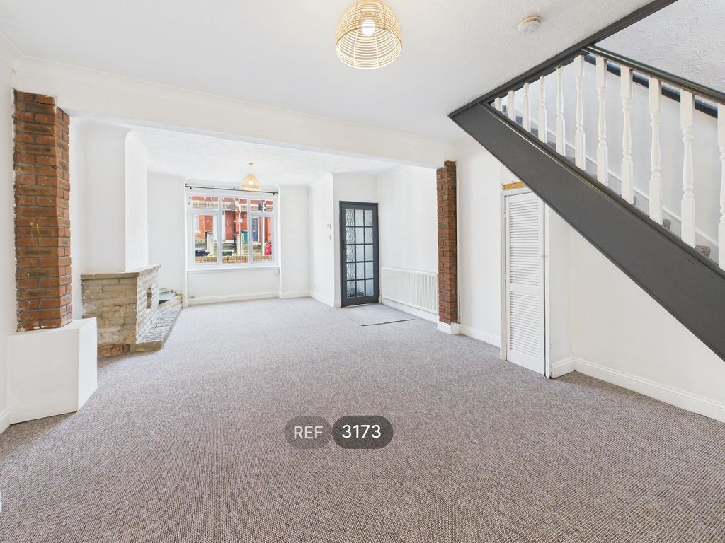 Property photo 1 of 13 Living Room