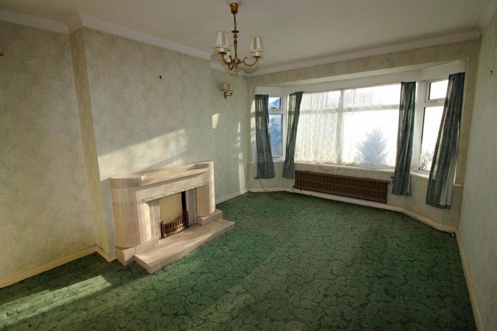 Property photo 2 of 12 Lounge.Jpg