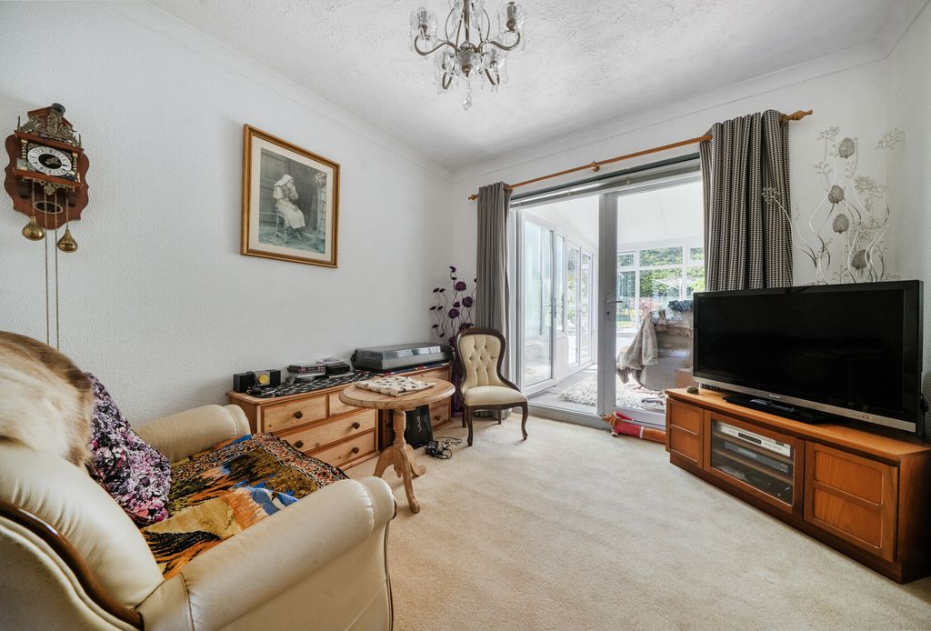 Property photo 1 of 19 1498320-18-6A685d...