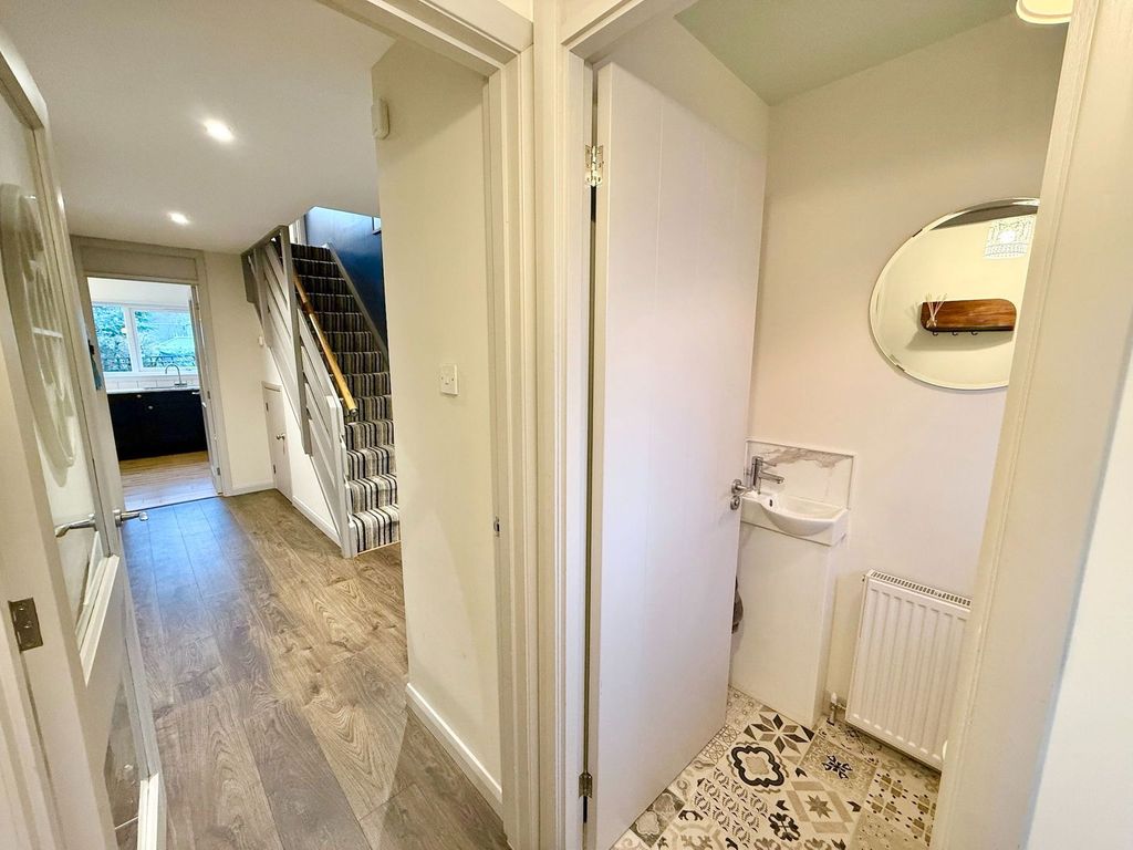 Property photo 2 of 27