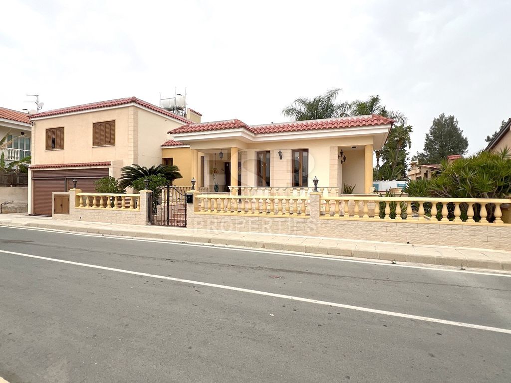 Property photo 1 of 32