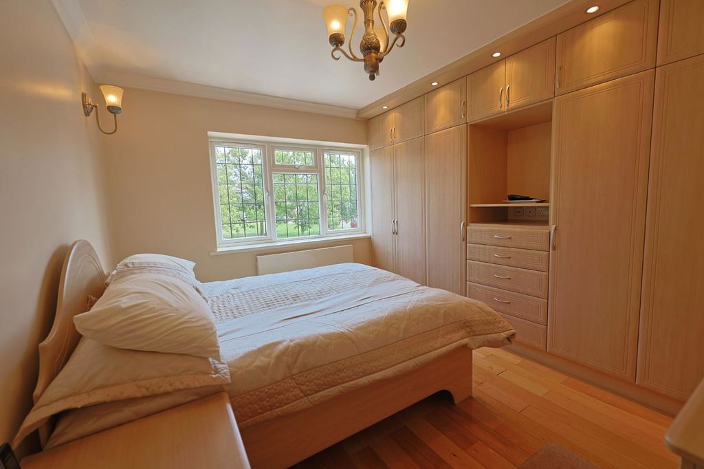 Property photo 3 of 22