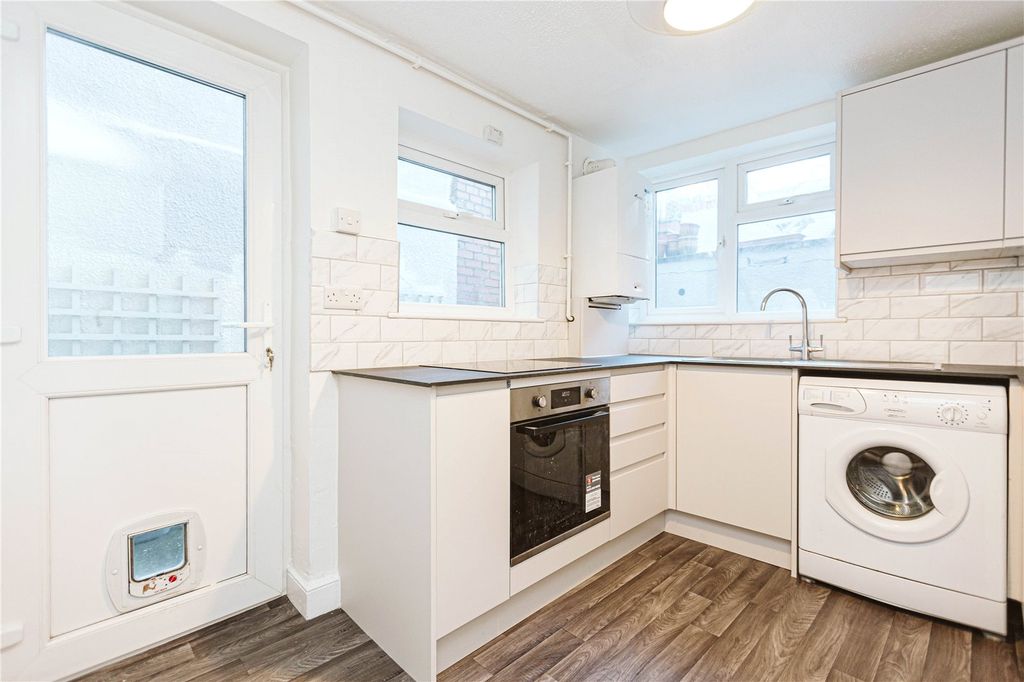 Property photo 1 of 12 Picture No. 24