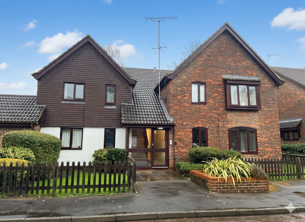 Property photo 1 of 8 Front