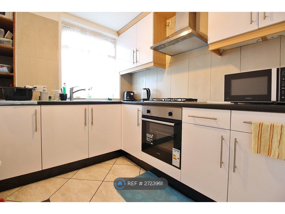 Property photo 2 of 5 Kitchen