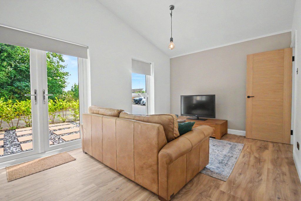 Property photo 2 of 19 Picture No. 15