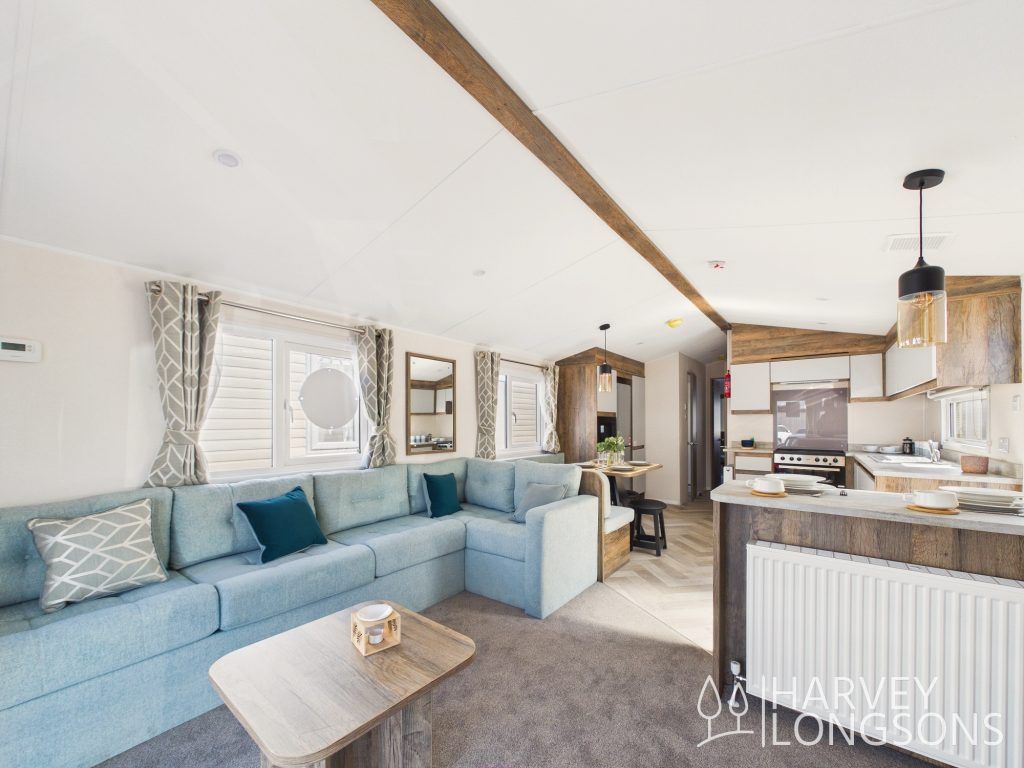 Property photo 3 of 15 Bright Open-Plan Lounge And Kitchen