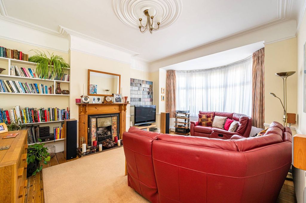 Property photo 3 of 25
