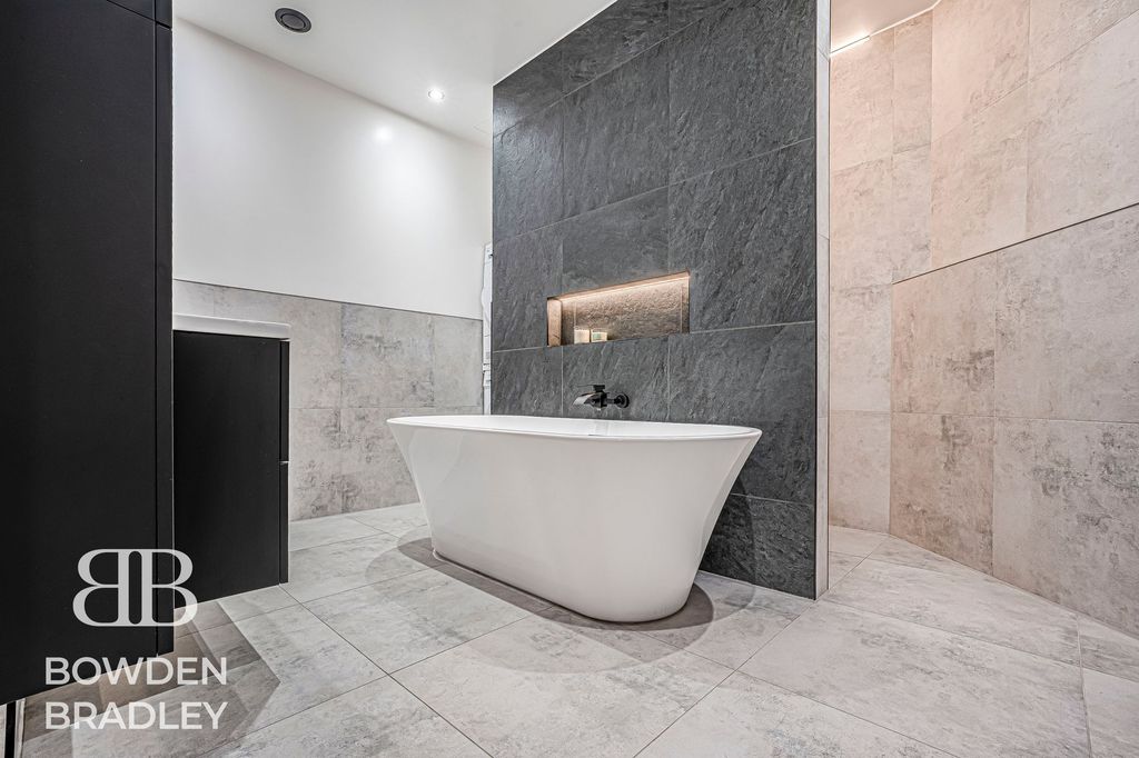 Property photo 2 of 28