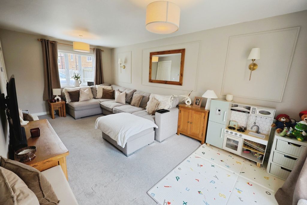 Property photo 3 of 17 Pbox-Img.Jpg