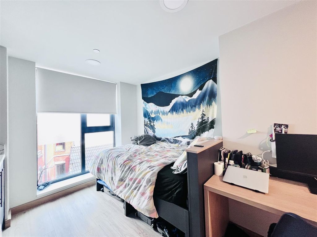 Property photo 2 of 10 Studio