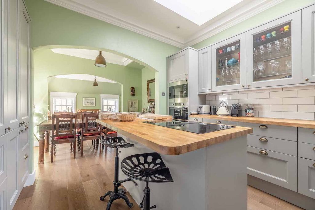 Property photo 3 of 20