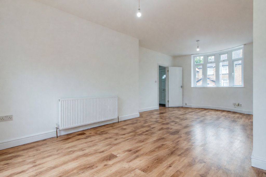 Property photo 3 of 11 Photo 2