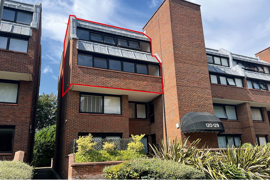 Property photo 1 of 2