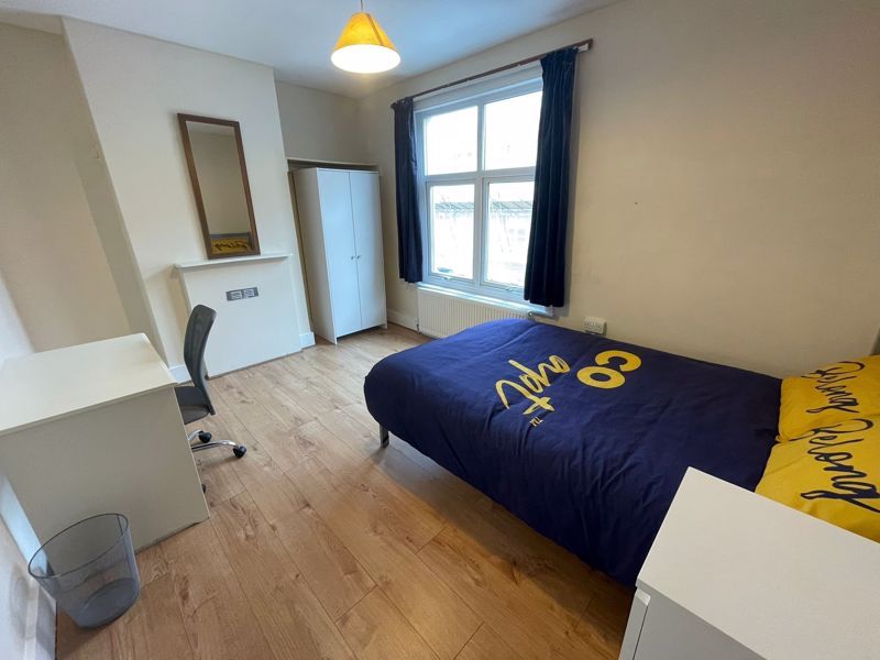 Property photo 1 of 8 Photo 9