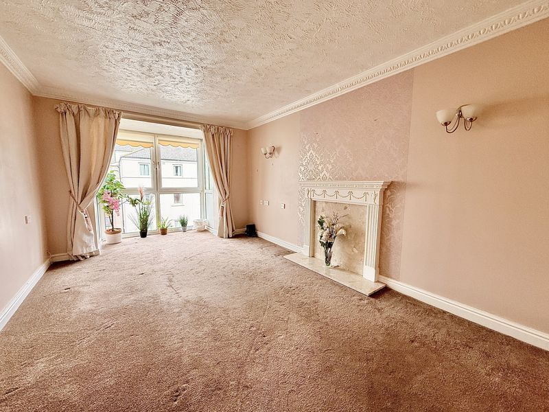 Property photo 3 of 12 Photo 6