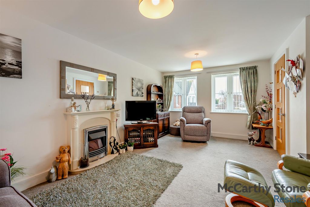 Property photo 2 of 18 8677384-Interior05-800.Jpg