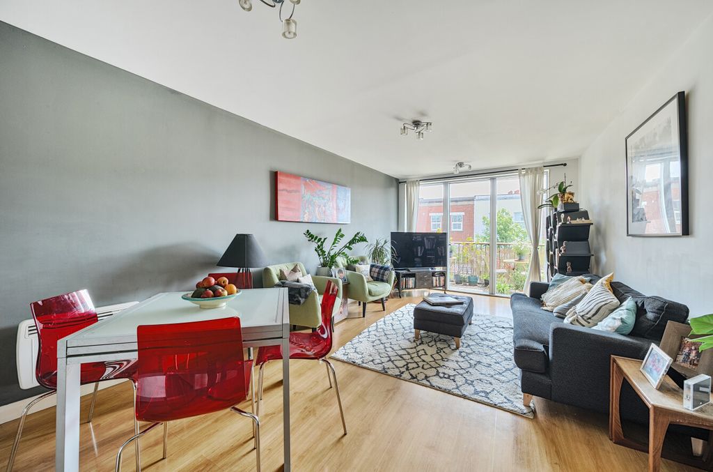Property photo 3 of 11 1301469-5-6838350...